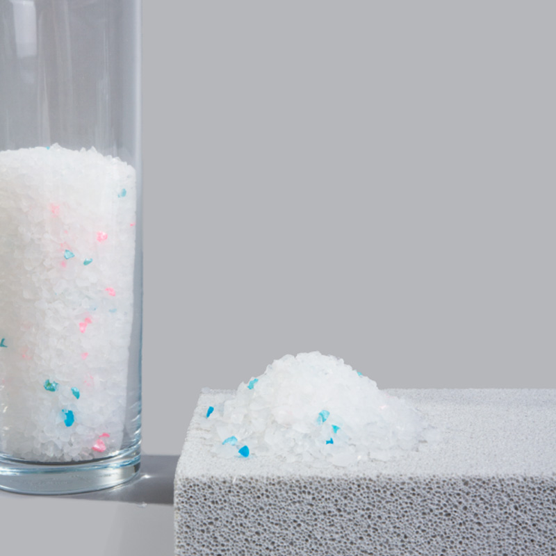 Crystal Cat Litter Guide: Benefits, Safety & How to Use Silica Gel Litter